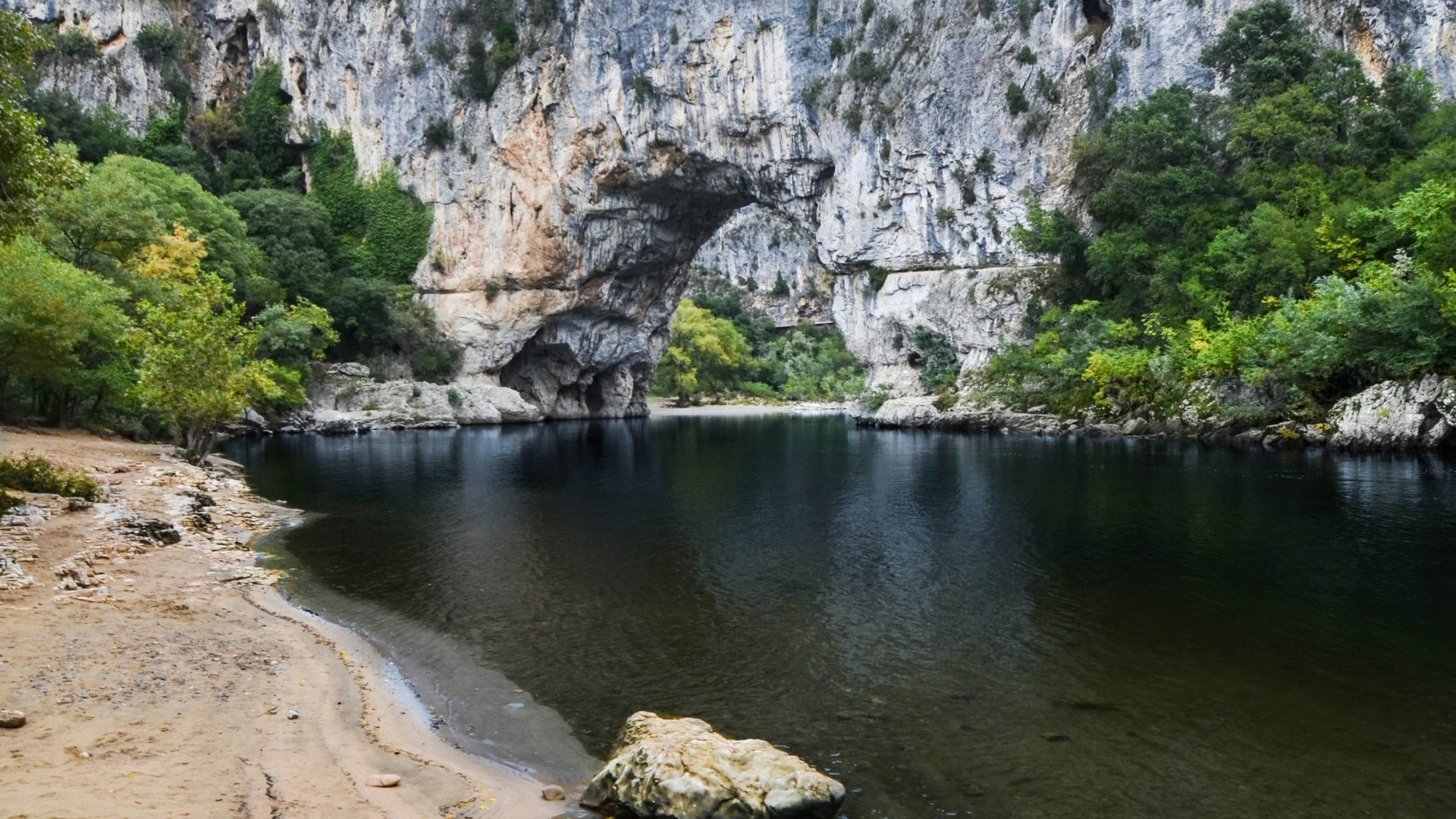 Vacances : partez à la découverte des joyaux de Vallon Pont d'Arc !